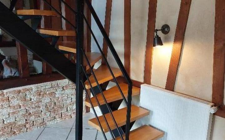 escalier sur mesure métal et bois avec limon central à Frenelle en vexin 